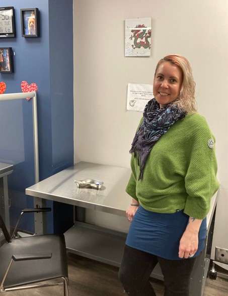 NP Émilie Frenette stands beside the area where clients receive injectable opioid agonist. 
