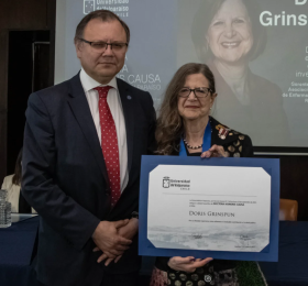 Caption: RNAO CEO Dr. Doris Grinspun receives her honorary doctorate from Osvaldo Corrales Jorquera, Rector, University of Valparaíso.